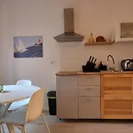Eli I Val *